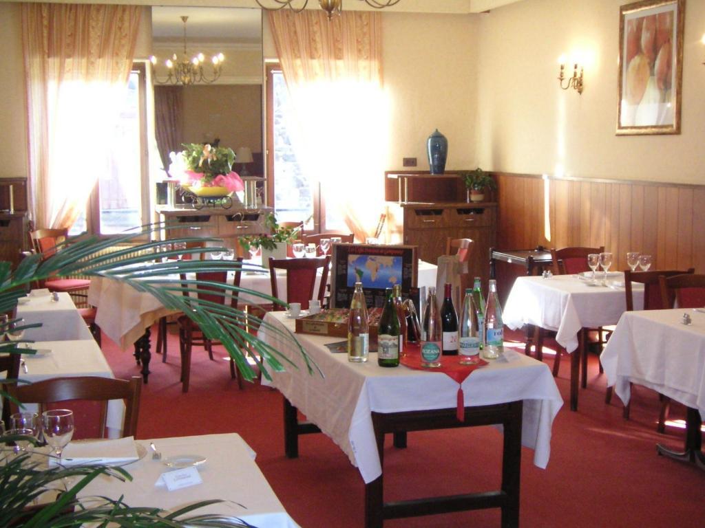 Les Negociants Hotel Pontgibaud Kültér fotó