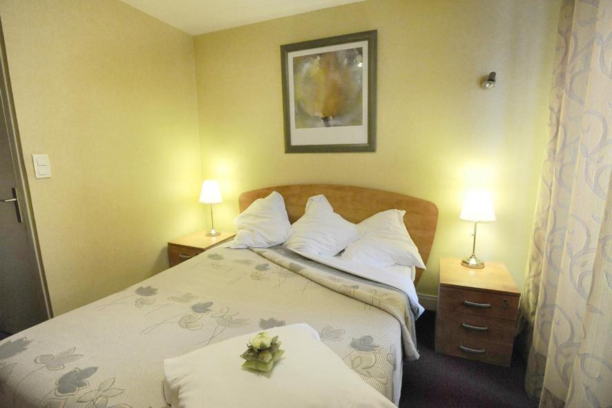 Les Negociants Hotel Pontgibaud Szoba fotó