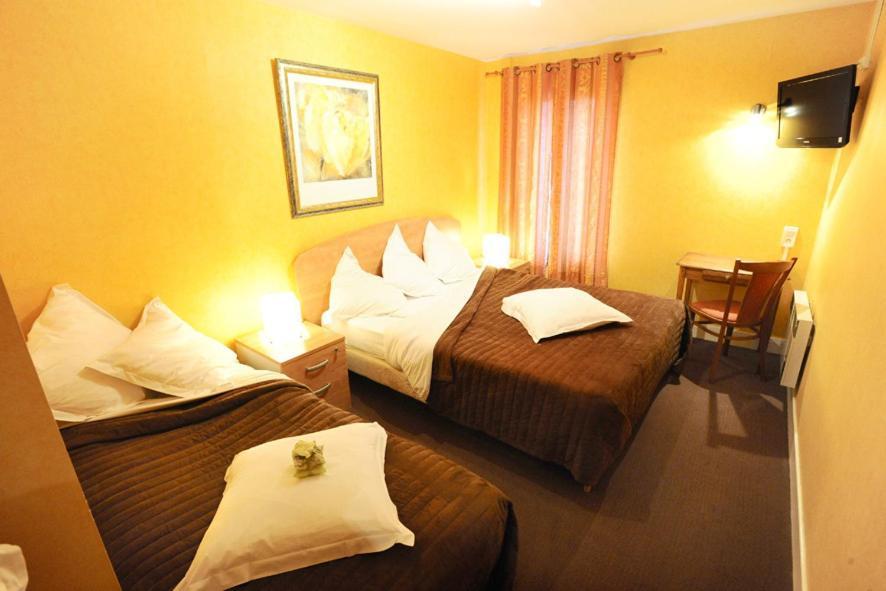 Les Negociants Hotel Pontgibaud Szoba fotó
